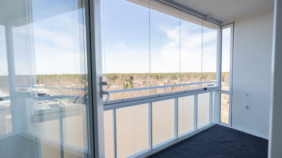 Parveke, lasitus ja maisema