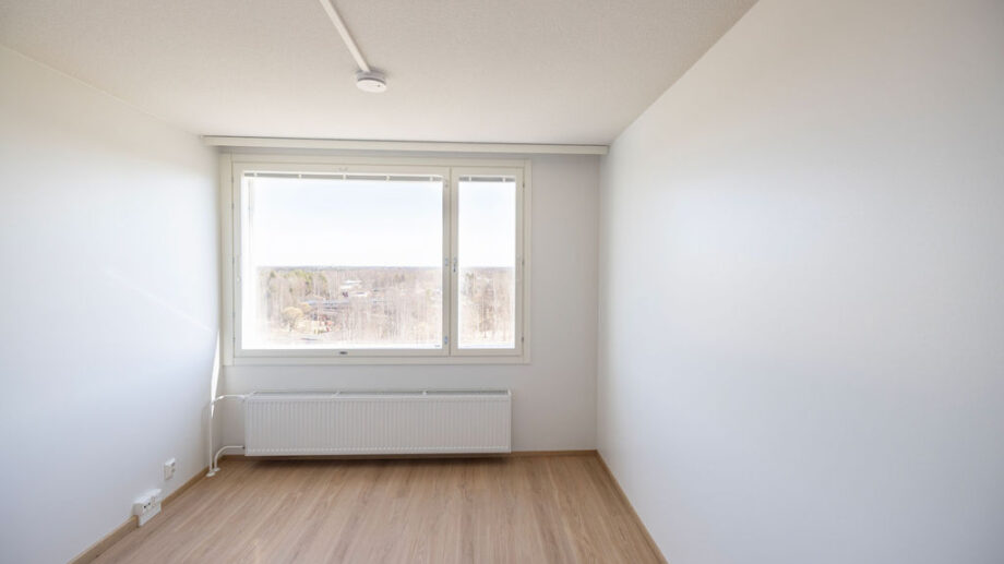 Makuuhuone, ikkuna ja näkymä ulos